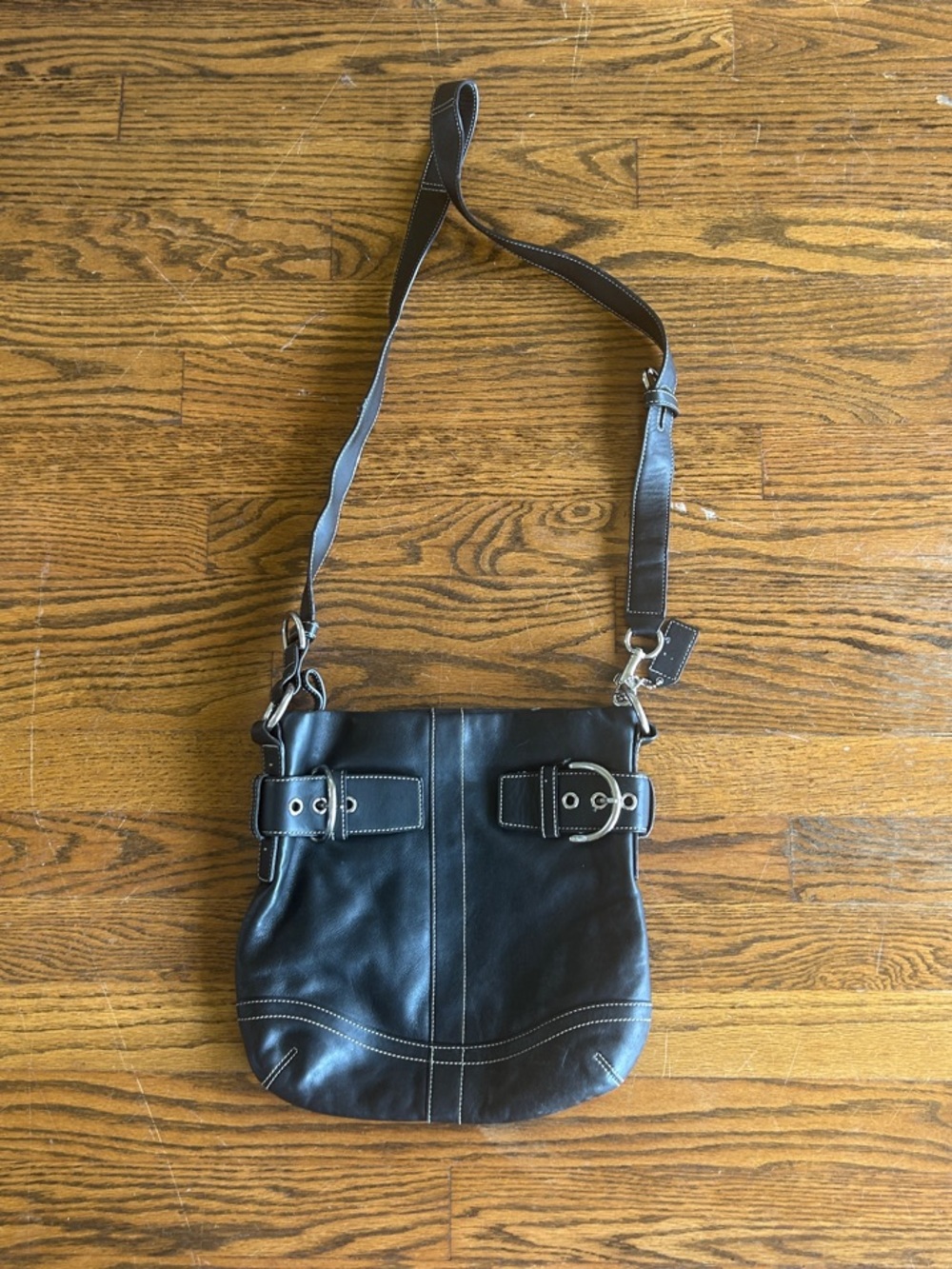 Coach Purse Shoulder Bag Black Leather Logo Keychain Tag Silver Hardware